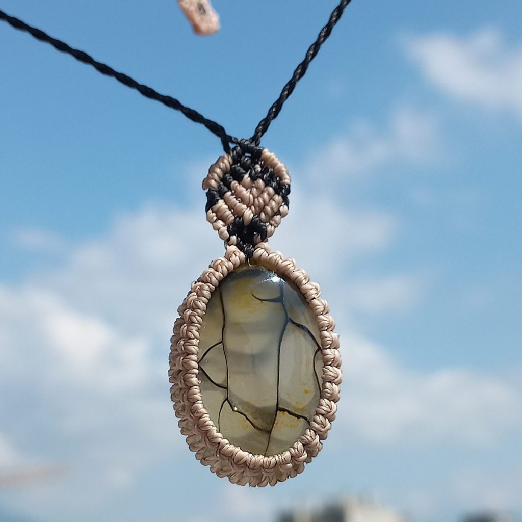 Collier pierre-accueil